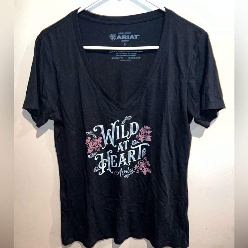 NWOT Ariat Graphic V Neck T-shirt
